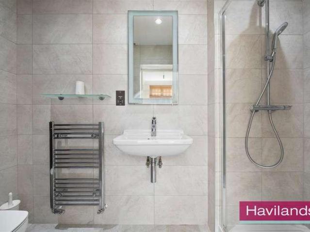 Flat for sale in Southgate, Oakwood