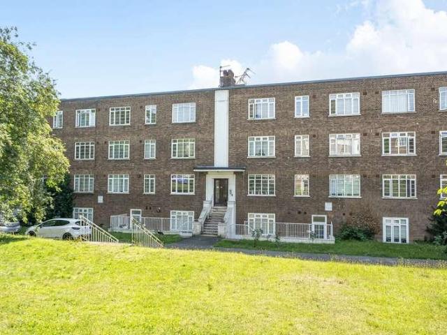 Flat for sale in London Borough of Croydon, Greater London