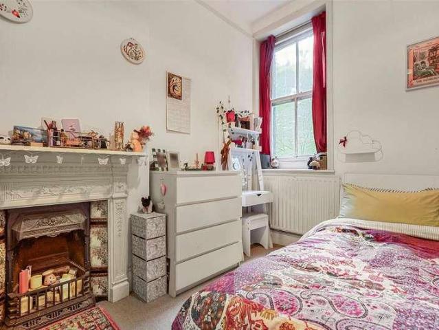 Flat for sale in London Borough of Hammersmith and Fulham, Greater London