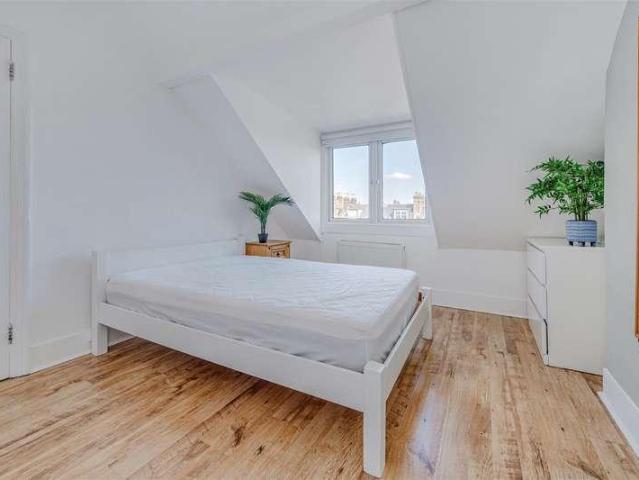 Flat for sale in Gospel Oak, Greater London