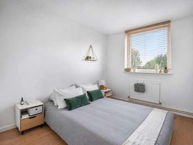 Flat for sale in Peckham, Greater London
