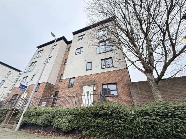 Flat for sale in Salford, Greater Manchester