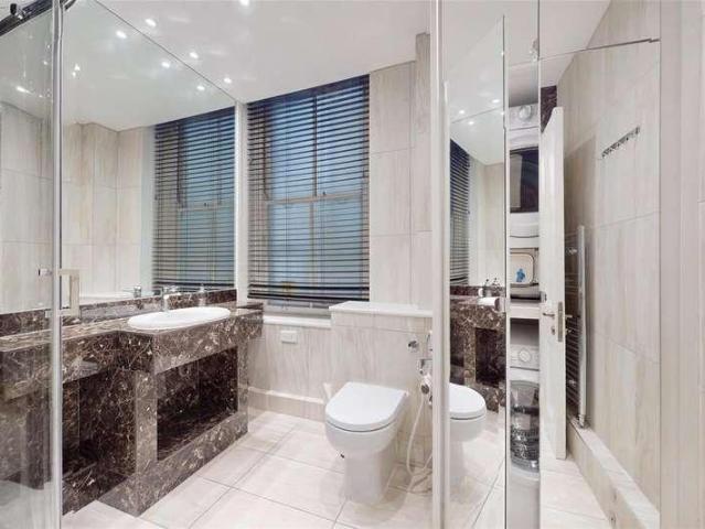 Flat for sale in Knightsbridge, Greater London