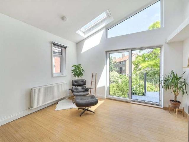 Flat for sale in Muswell Hill, Greater London