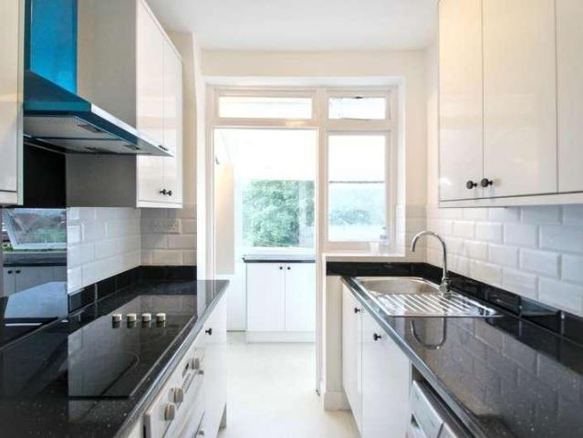 Flat for sale in Woodford Bridge, Greater London