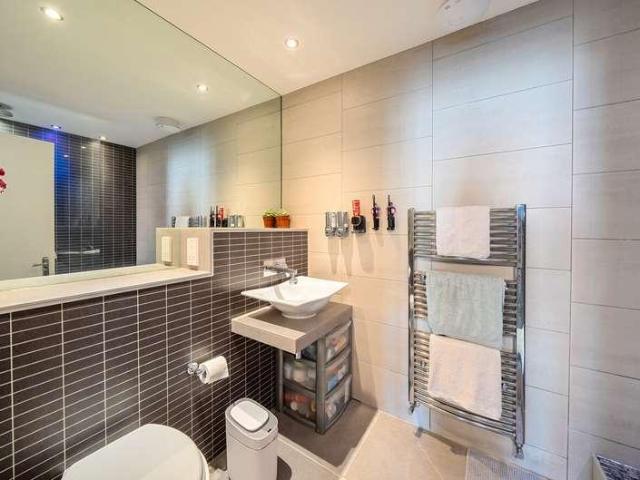 Flat for sale in Ratcliffe, Limehouse