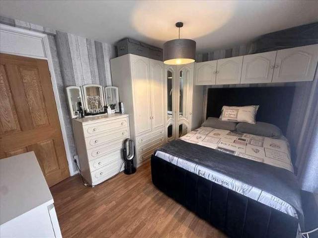 Flat for sale in London Borough of Hounslow, Feltham