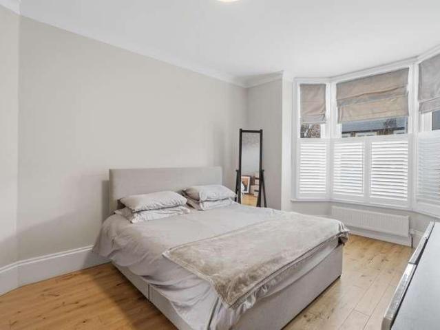 Flat for sale in Nunhead, Greater London