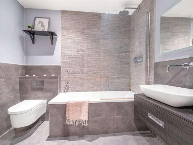 Flat for sale in London Borough of Southwark, Greater London
