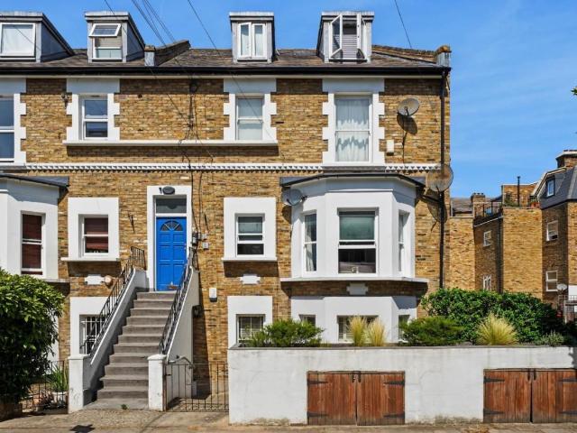 Flat for sale in Stoke Newington, Greater London