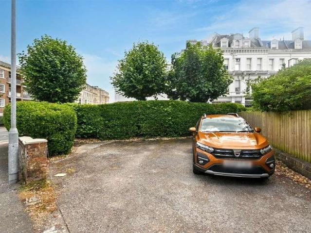 Flat for sale in Eastbourne, East Sussex