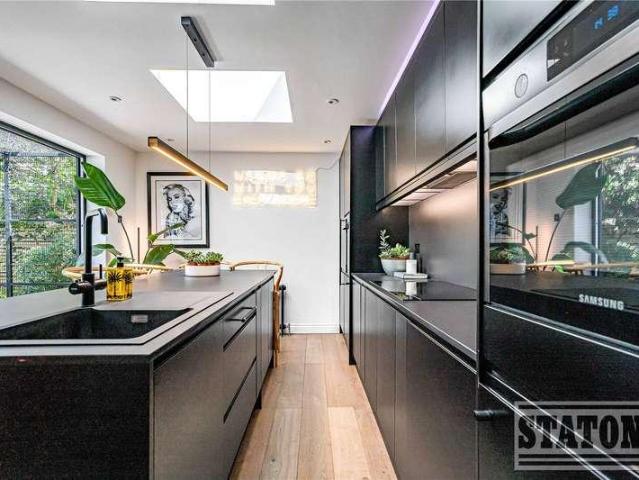Flat for sale in Greater London