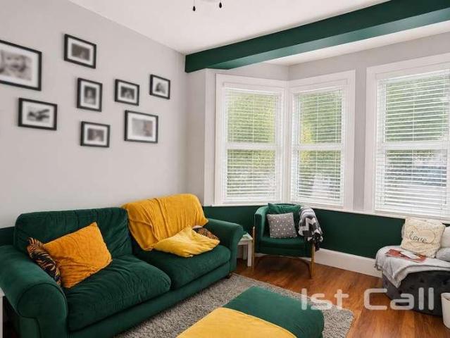 Flat for sale in Alton Barnes, Essex