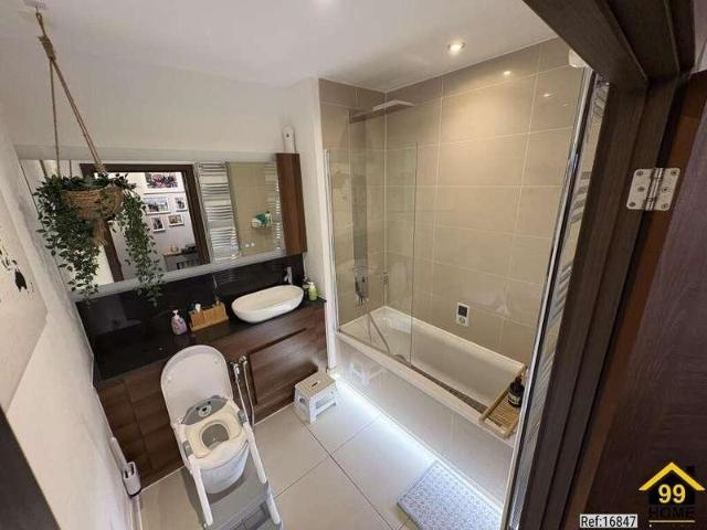 Flat for sale in East Greenwich, Greater London