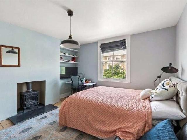 Flat for sale in Islington, Greater London
