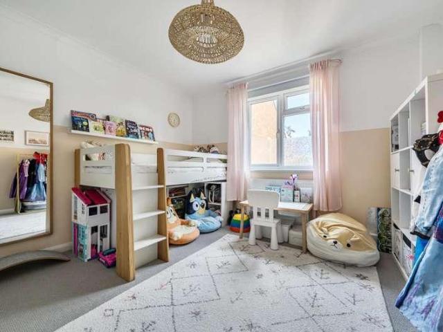 Flat for sale in Woodside Park, Greater London