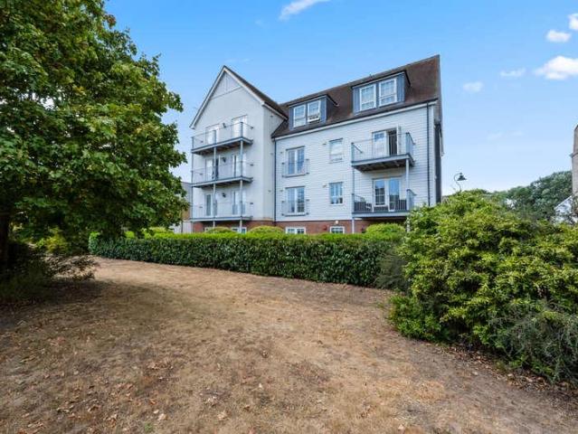 Flat for sale in The King's Mile, The Bridge
