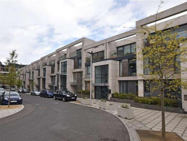 Flat for sale in East Greenwich, Greater London