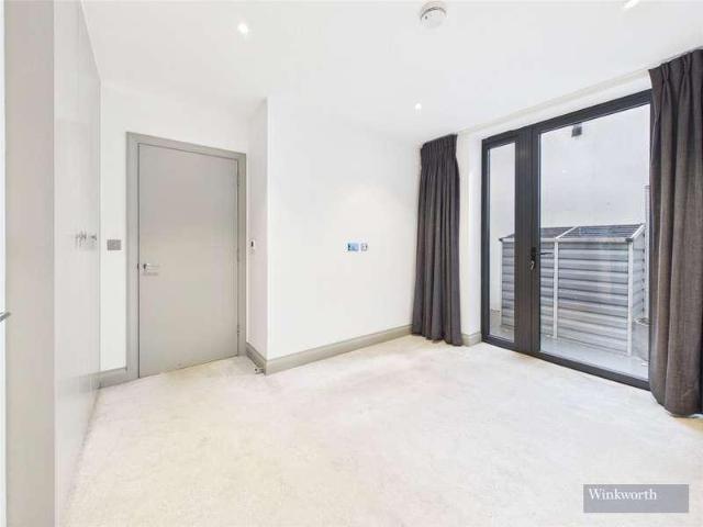Flat for sale in Surbiton, Greater London