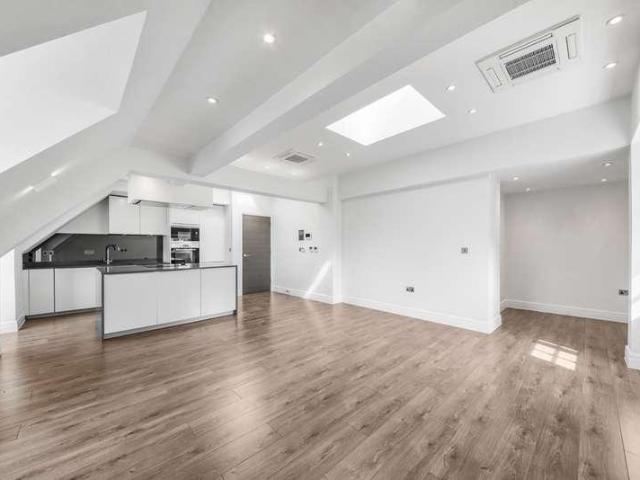 Flat for sale in London Borough of Hounslow, Strand