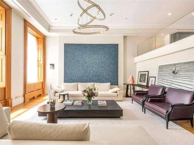 Flat for sale in Bayswater, Greater London