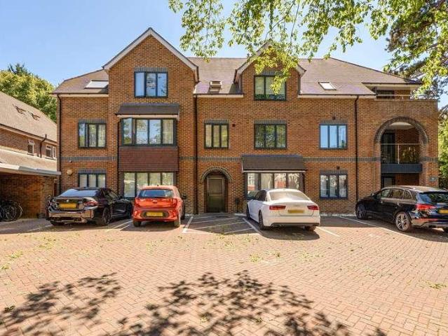Flat for sale in London Borough of Croydon, Purley