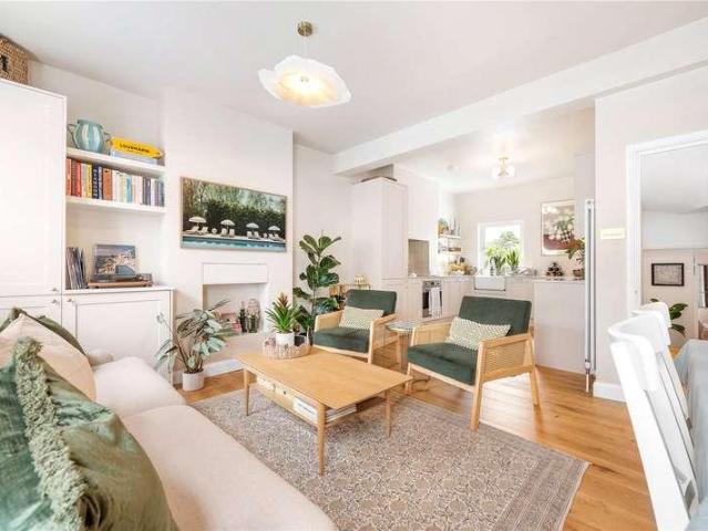 Flat for sale in East Dulwich, Greater London