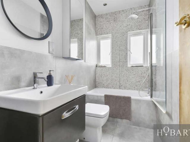 Flat for sale in Hornsey, Greater London