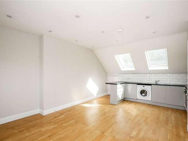 Flat for sale in London Borough of Ealing, Greater London