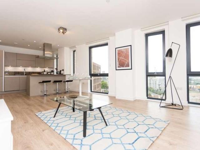 Flat for sale in Poplar Grove, Greater London