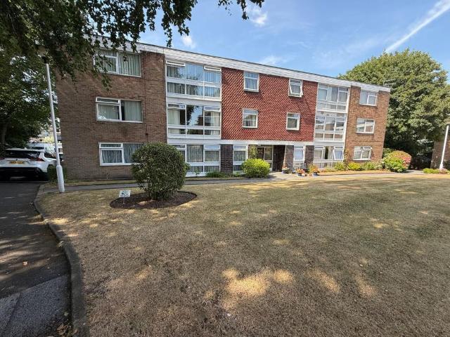 Flat for sale in Baildon, West Yorkshire