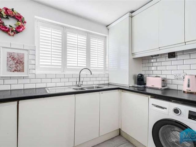 Flat for sale in Muswell Hill, Greater London