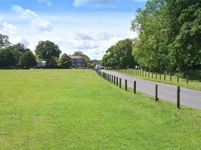 Flat for sale in Claygate, Elmbridge
