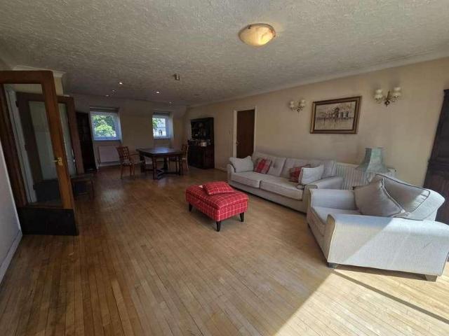 Flat for sale in Bramley, Fole