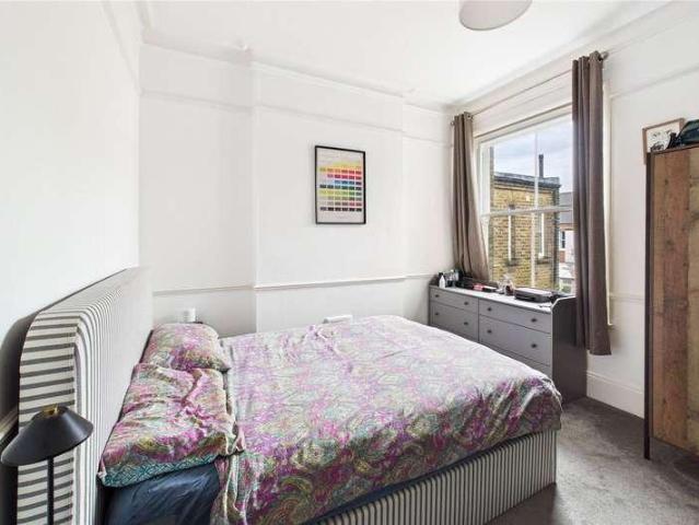 Flat for sale in Streatham Hill, Greater London
