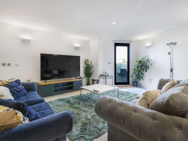 Flat for sale in South Hackney, Greater London