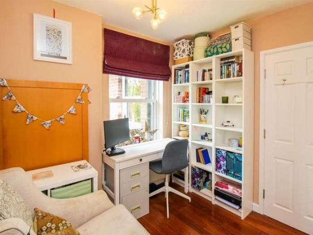 Flat for sale in Wakefield