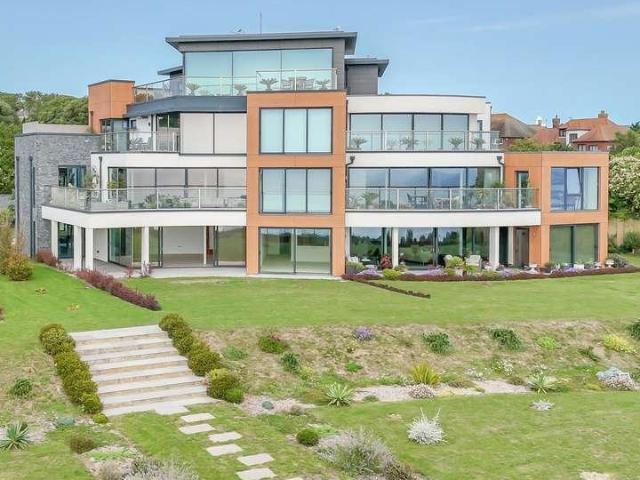 Flat for sale in Acol, Kent