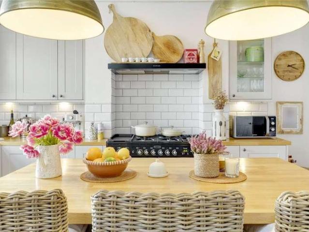 Flat for sale in Clapham Junction, Greater London