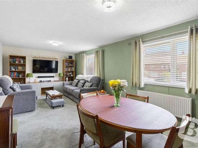 Flat for sale in Ongar, Epping