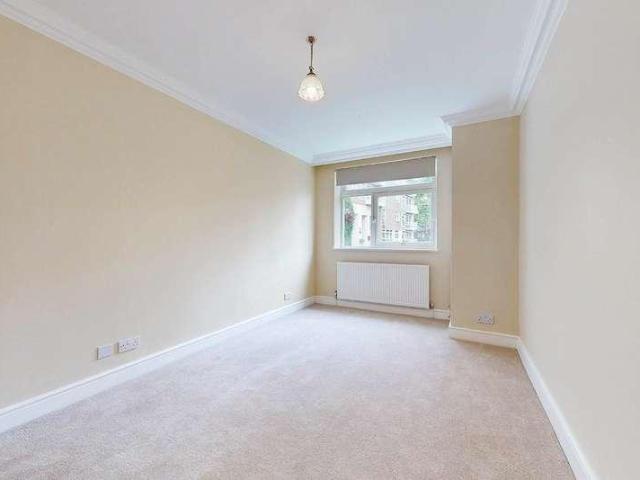 Flat for sale in St. John's Wood, Greater London