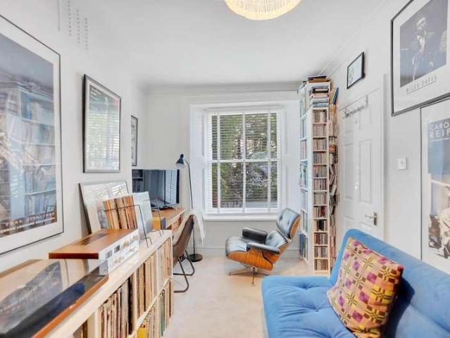Flat for sale in West Norwood, Greater London