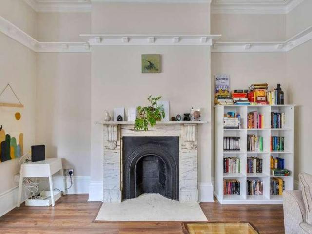 Flat for sale in Crystal Palace, Greater London