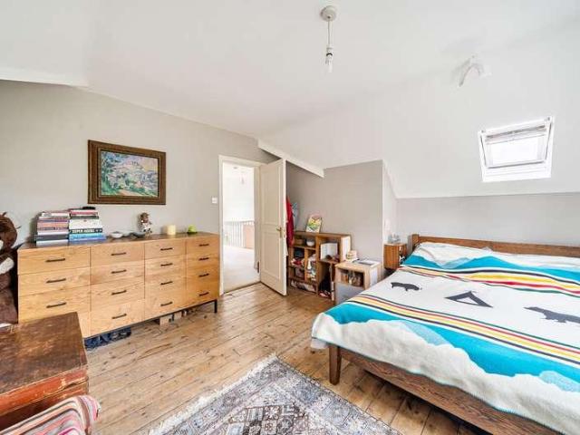 Flat for sale in Archway, Greater London