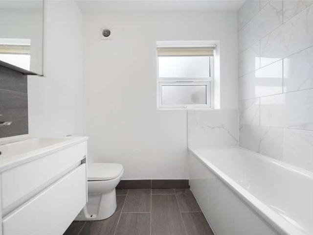 Flat for sale in Harlesden, Greater London