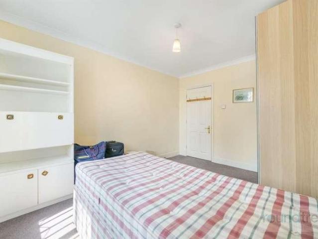 Flat for sale in Hendon Central, Greater London