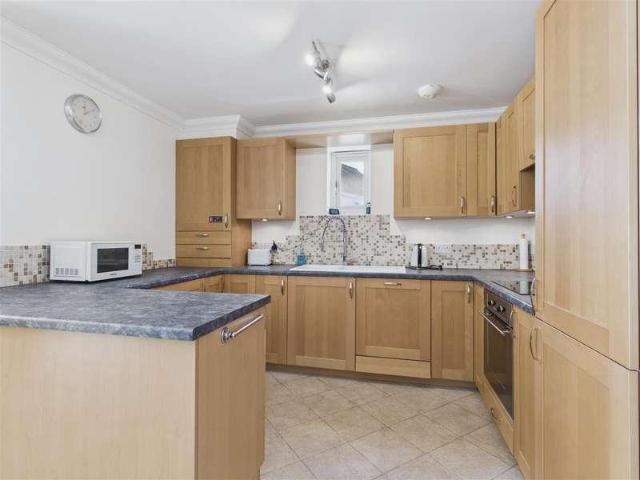 Flat for sale in Tenby, Wales