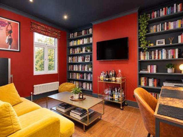 Flat for sale in London Borough of Lambeth, Greater London