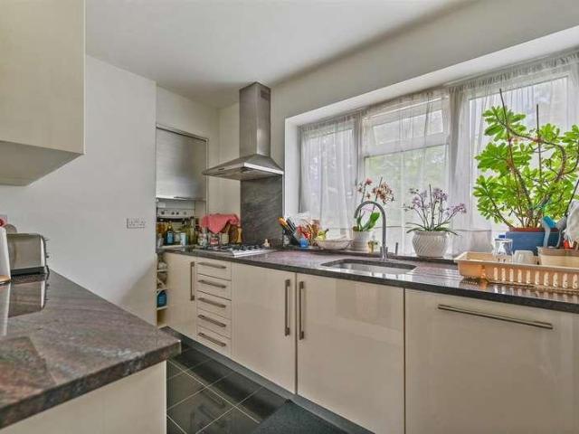 Flat for sale in West Hampstead, Greater London