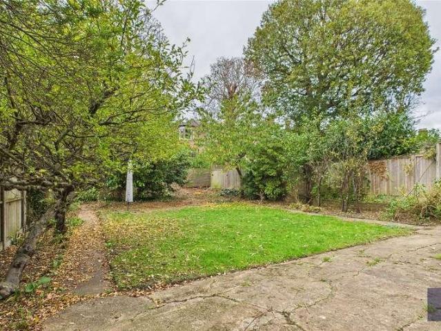 Flat for sale in London Borough of Lambeth, Greater London
